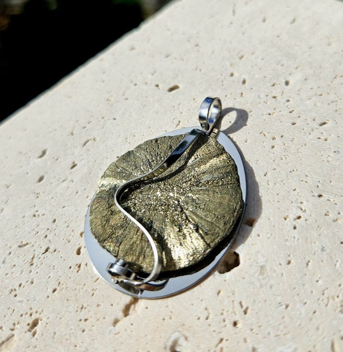 Pyritové SLNKO prívesok na platničke z chir.ocele – Obrázok 2