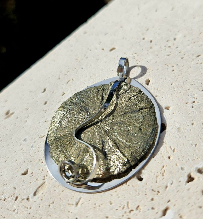 Pyritové SLNKO prívesok na platničke z chir.ocele – Obrázok 3