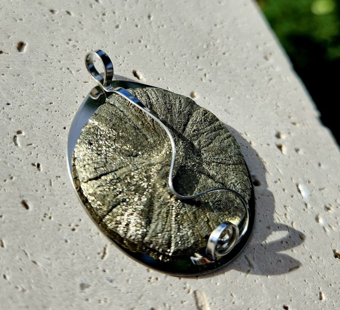 Pyritové SLNKO prívesok na platničke z chir.ocele – Obrázok 2