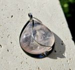 Ruženín prívesok na platničke z chir.ocele – Obrázok 2