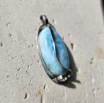 Larimar prívesok na platničke z chir.ocele – Obrázok 3