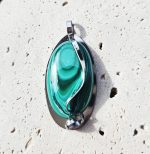 Malachit prívesok na platničke z chir.ocele