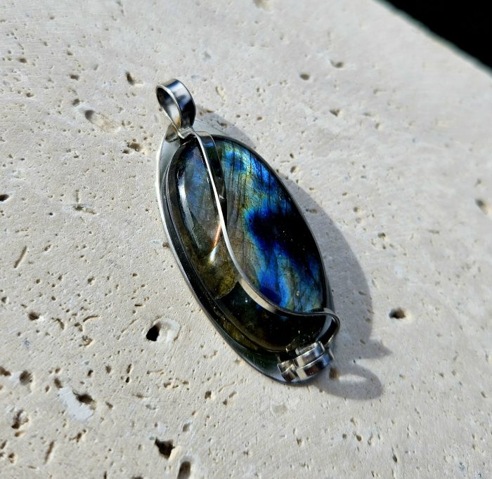 Labradorit  prívesok na platničke z chir.ocele – Obrázok 3