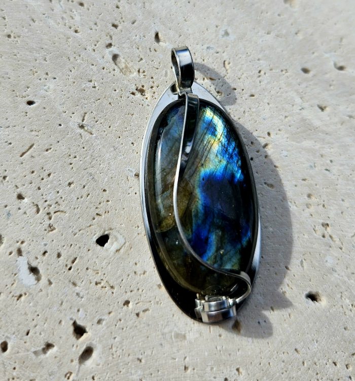 Labradorit  prívesok na platničke z chir.ocele – Obrázok 2