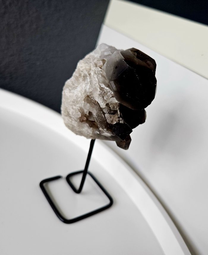 Záhneda minerál na stojane č.3 – Obrázok 2