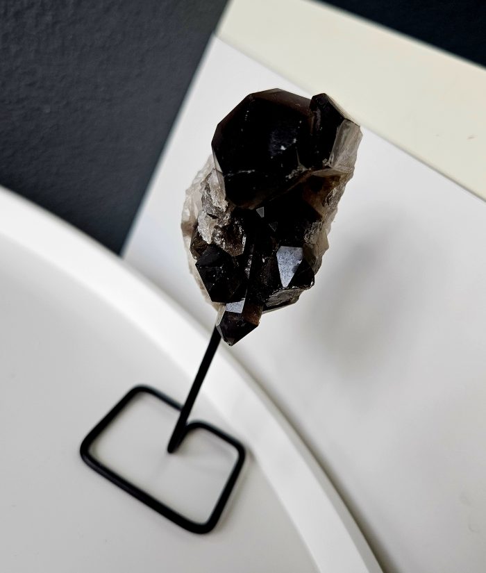 Záhneda minerál na stojane č.3 – Obrázok 3