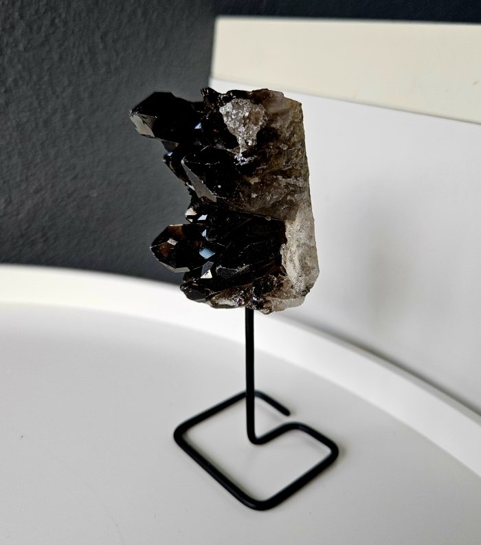 Záhneda minerál na stojane č.1 – Obrázok 3