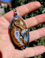 Achát MAROKO prívesok na platničke z chir.ocele