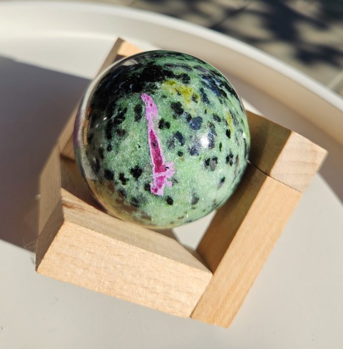 Rubín zoisit GUĽA 5 cm 233g  č.2 – Obrázok 2