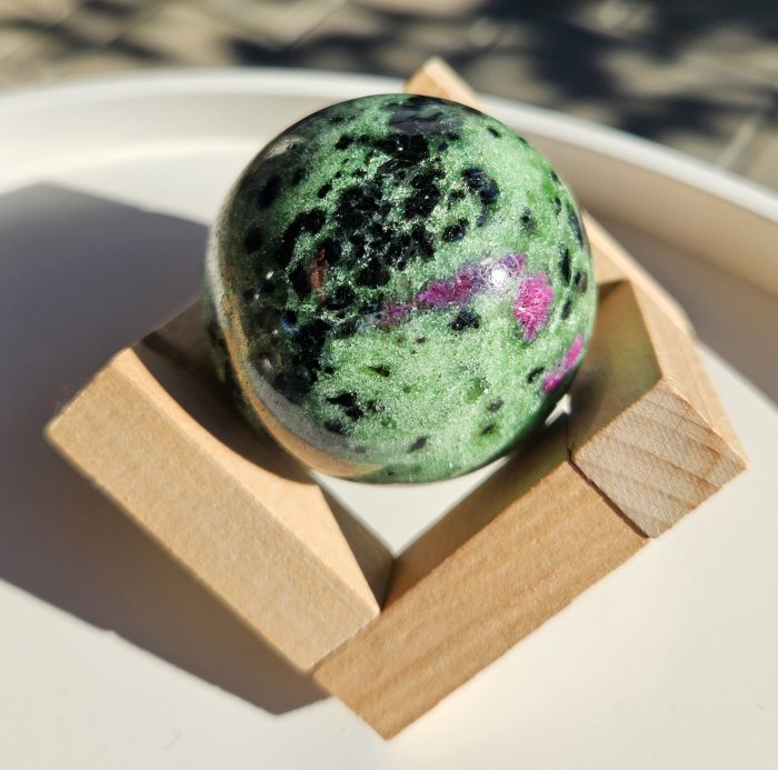 Rubín zoisit GUĽA 5cm 236g  č.1 – Obrázok 3