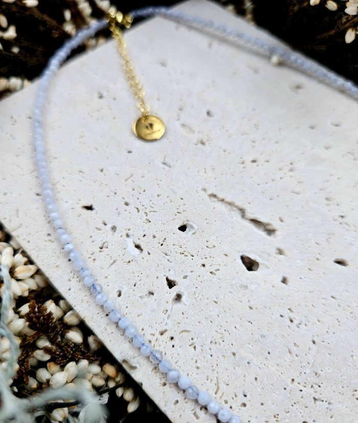 Chalcedón modrý náhrdelník 2mm fazetovaný zlatý – Obrázok 2