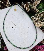 RUBÍN ZOISIT  náhrdelník 2mm fazetovaný zlatý