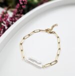 Perly riečne biele náramok - 1perla dlhá , zlatá chir.oceľ