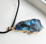 Labradorit  prívesok na koženke č.3