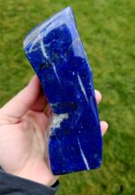 Lapis lazuli ZBIERKOVÝ leštený minerál FREE FORM 600g ( AFGANISTAN)