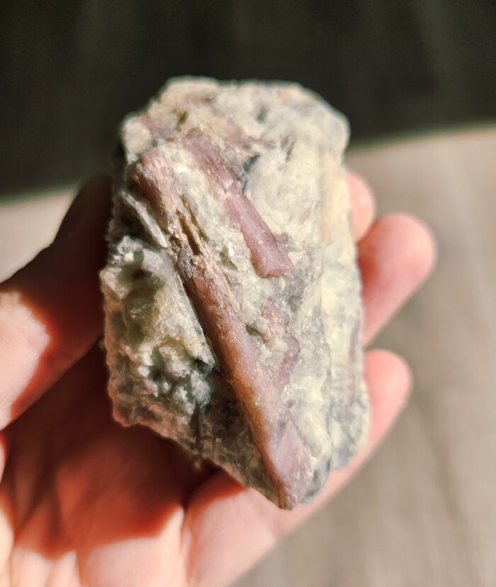 Turmalín ružový - Rubelit  surový 145g – Obrázok 3