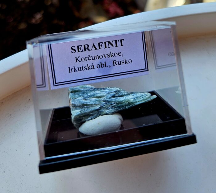 Serafinit surový minerál č.3 – Obrázok 2
