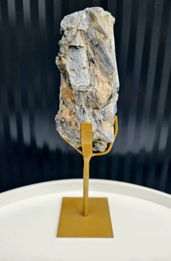 Kyanit disten drúza na zlatom stojane 790g – Obrázok 2