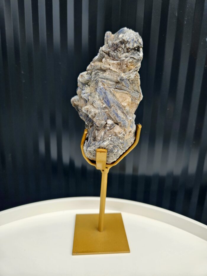 Kyanit disten drúza na zlatom stojane 790g – Obrázok 3