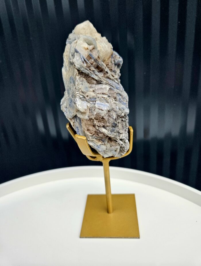 Kyanit disten drúza na zlatom stojane 710g – Obrázok 3