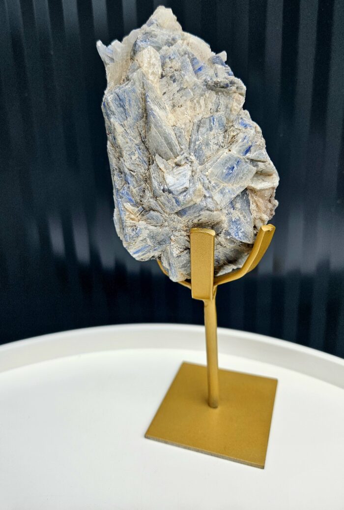 Kyanit disten drúza na zlatom stojane 710g – Obrázok 2