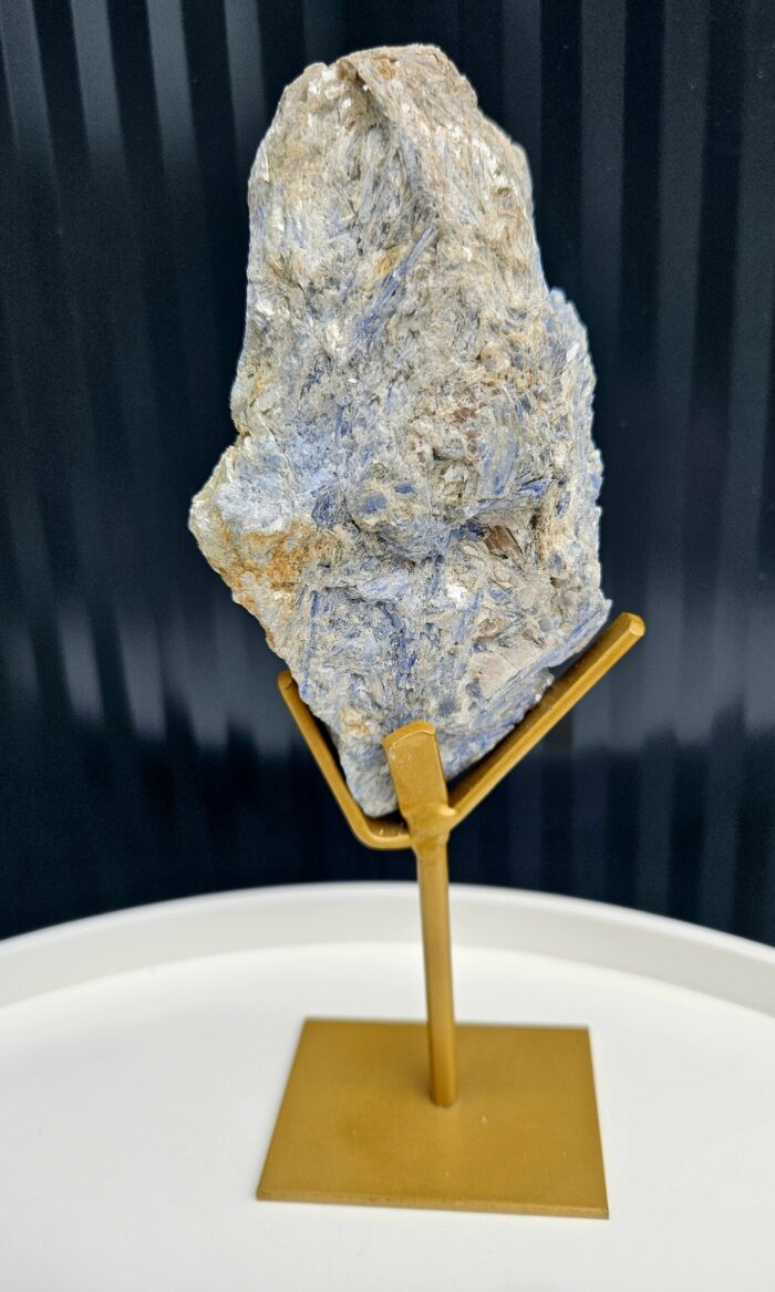 Kyanit disten drúza na zlatom stojane 680g – Obrázok 3