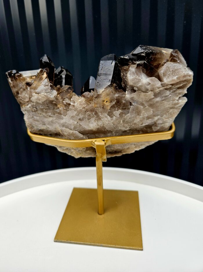 Záhneda drúza na zlatom stojane 1060g – Obrázok 3