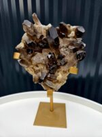 Záhneda drúza na zlatom stojane 610g