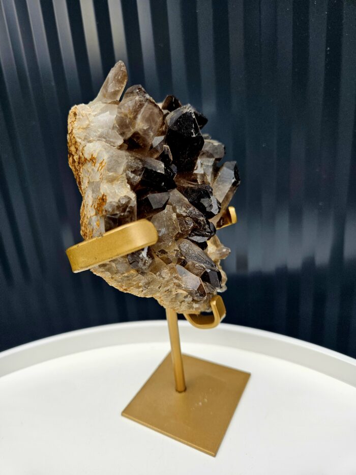 Záhneda drúza na zlatom stojane 610g – Obrázok 2