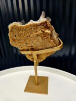 Záhneda drúza na zlatom stojane 610g – Obrázok 3