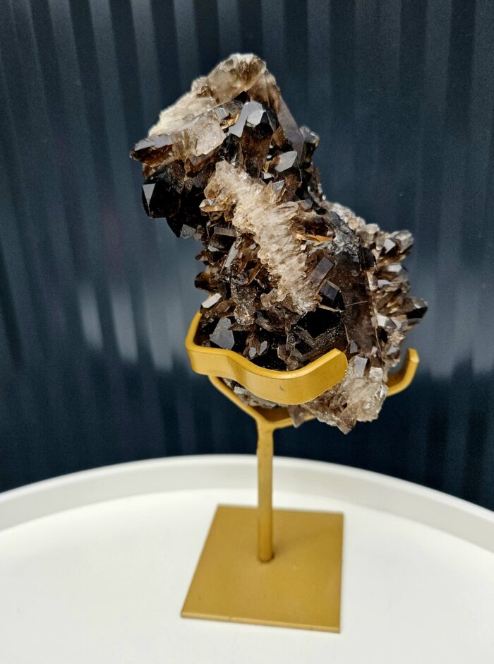 Záhneda drúza na zlatom stojane 890g – Obrázok 2