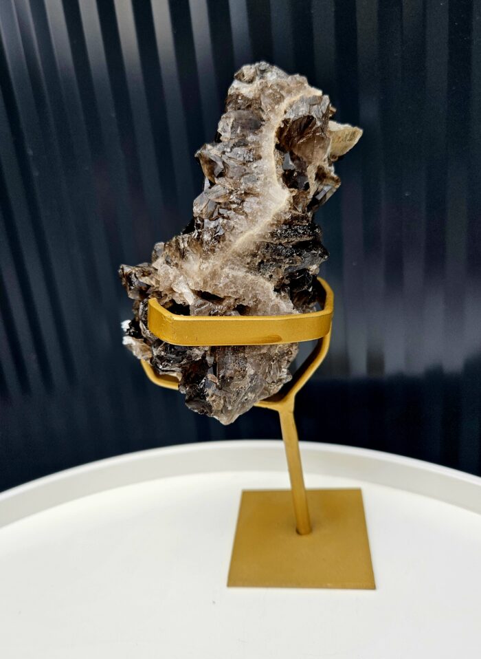 Záhneda drúza na zlatom stojane 890g – Obrázok 4