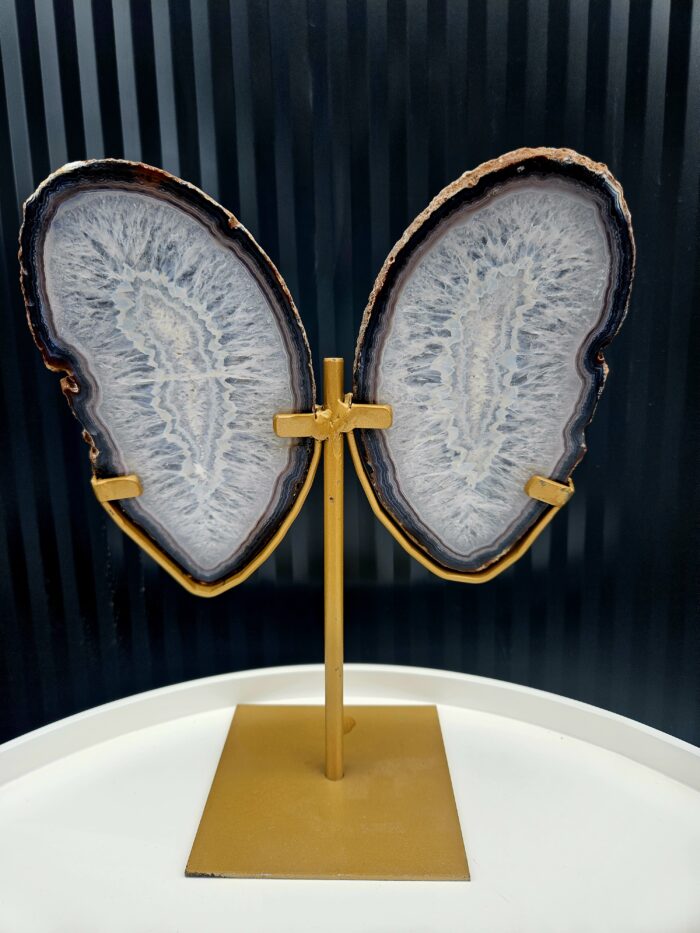 Achát MOTÝĽ na zlatom stojane 700g – Obrázok 4