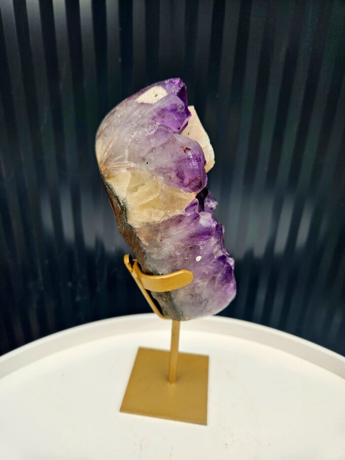 Ametyst drúza s Kalcitom na zlatom stojane 0,86kg – Obrázok 3