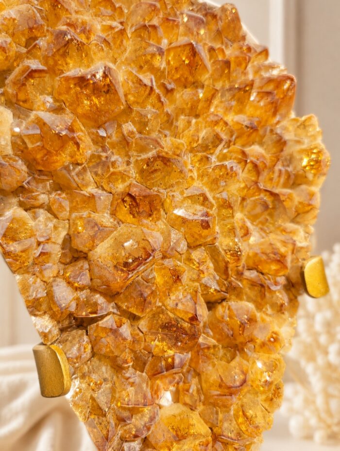 Citrín drúza na zlatom stojane 1380g – Obrázok 3